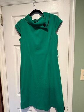 madison leigh Emerald Cap-Sleeve Shift Dress with Button Collar missing belt